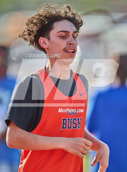 Thumbnail 1 in Panther Relays (400M) photogallery.