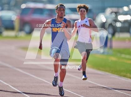 Thumbnail 1 in Panther Relays (400M) photogallery.