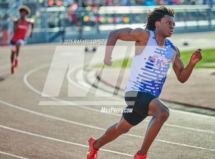 Thumbnail 1 in Panther Relays (400M) photogallery.