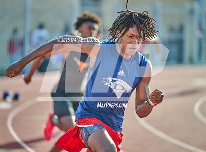 Thumbnail 2 in Panther Relays (400M) photogallery.
