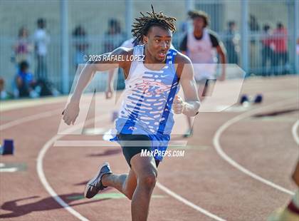 Thumbnail 2 in Panther Relays (400M) photogallery.