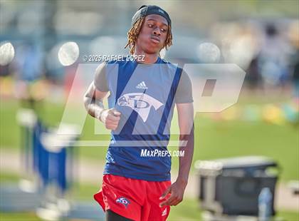 Thumbnail 2 in Panther Relays (400M) photogallery.