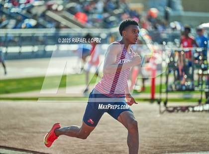 Thumbnail 1 in Panther Relays (400M) photogallery.