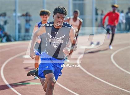 Thumbnail 2 in Panther Relays (400M) photogallery.
