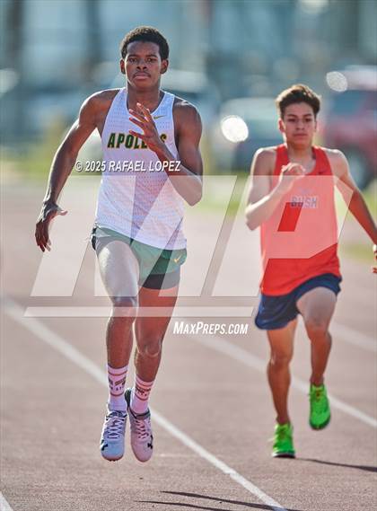 Thumbnail 3 in Panther Relays (400M) photogallery.
