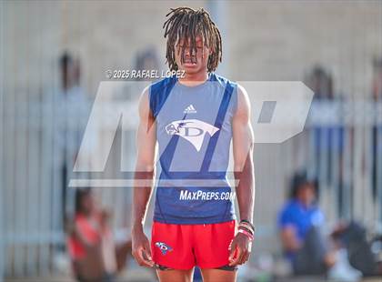 Thumbnail 2 in Panther Relays (400M) photogallery.