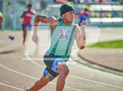 Thumbnail 1 in Panther Relays (400M) photogallery.