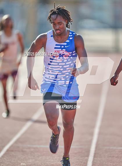 Thumbnail 2 in Panther Relays (400M) photogallery.