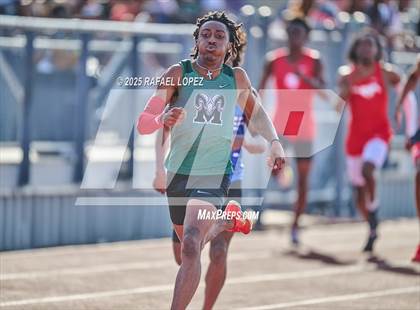 Thumbnail 1 in Panther Relays (400M) photogallery.