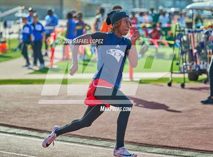 Thumbnail 1 in Panther Relays (400M) photogallery.