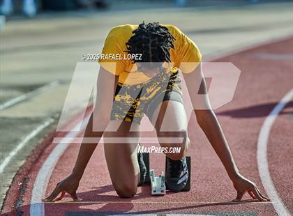Thumbnail 3 in Panther Relays (400M) photogallery.