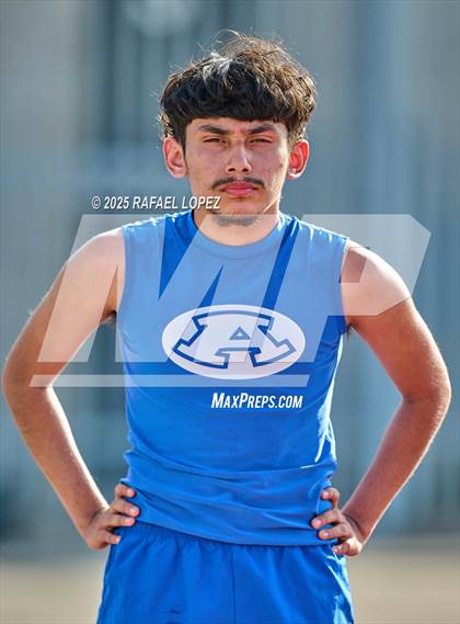 Thumbnail 1 in Panther Relays (400M) photogallery.