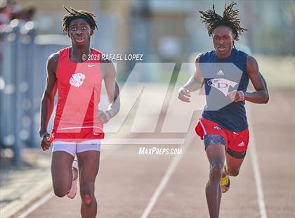 Thumbnail 1 in Panther Relays (400M) photogallery.