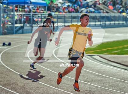 Thumbnail 3 in Panther Relays (400M) photogallery.