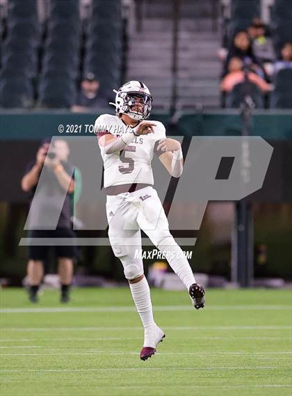 Thumbnail 2 in Midland Legacy vs. Southlake Carroll (UIL 6A Area Playoff) photogallery.