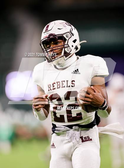 Thumbnail 3 in Midland Legacy vs. Southlake Carroll (UIL 6A Area Playoff) photogallery.