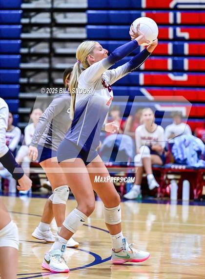 Thumbnail 1 in Thomas Dale @ Colonial Heights photogallery.