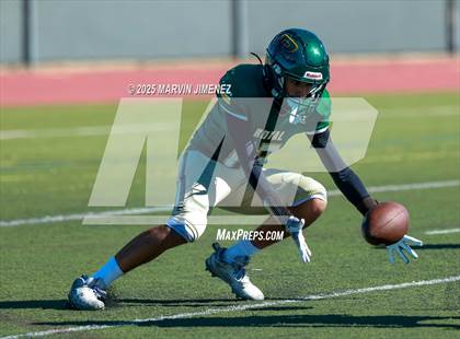 Thumbnail 3 in FR: Camarillo @ Royal photogallery.