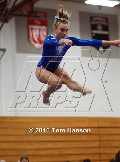 Thumbnail 2 in Loveland  Invitational photogallery.