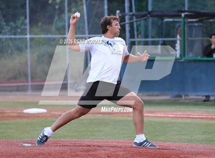 Thumbnail 2 in Burbank vs Crescenta Valley photogallery.