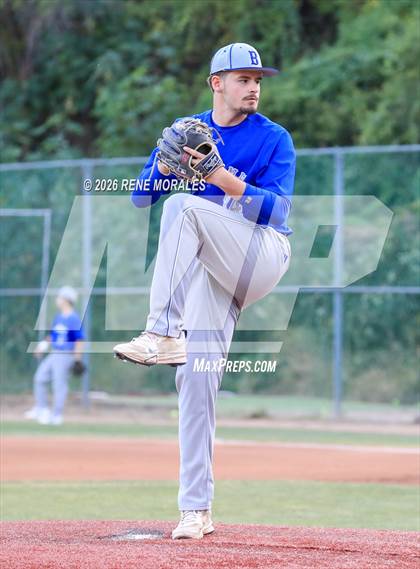 Thumbnail 2 in Burbank vs Crescenta Valley photogallery.