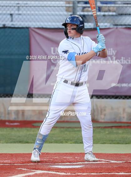 Thumbnail 2 in Burbank vs Crescenta Valley photogallery.