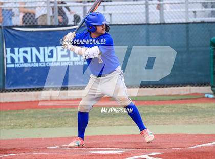Thumbnail 3 in Burbank vs Crescenta Valley photogallery.