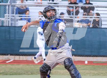 Thumbnail 2 in Burbank vs Crescenta Valley photogallery.