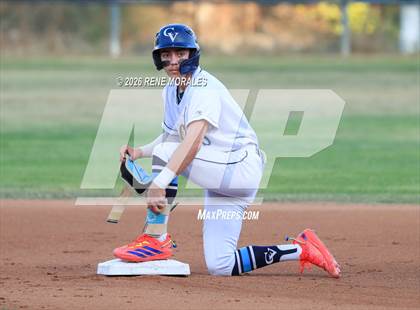 Thumbnail 3 in Burbank vs Crescenta Valley photogallery.