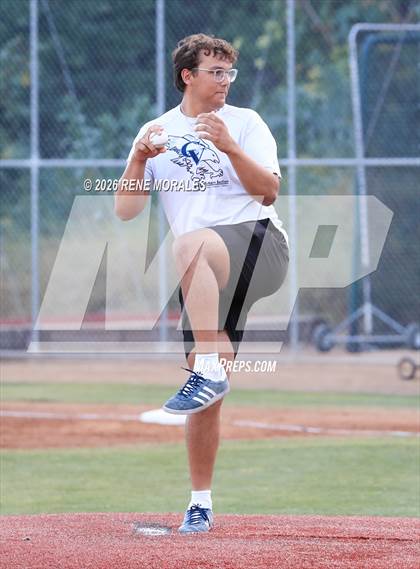 Thumbnail 1 in Burbank vs Crescenta Valley photogallery.