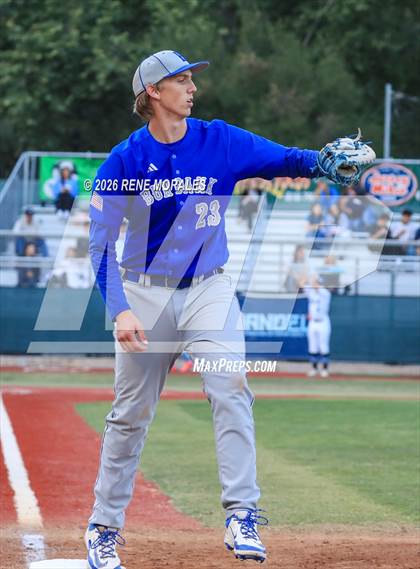 Thumbnail 2 in Burbank vs Crescenta Valley photogallery.