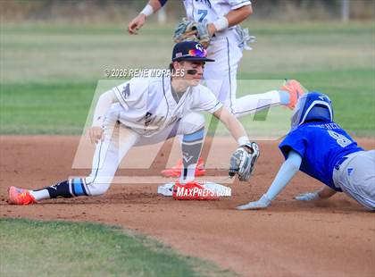 Thumbnail 2 in Burbank vs Crescenta Valley photogallery.