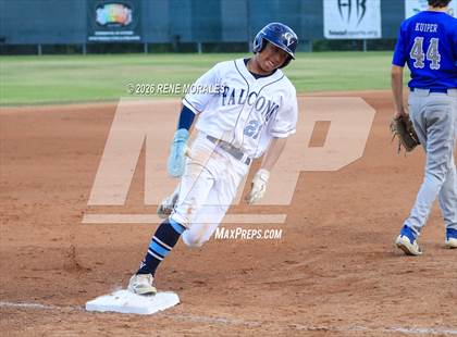 Thumbnail 3 in Burbank vs Crescenta Valley photogallery.