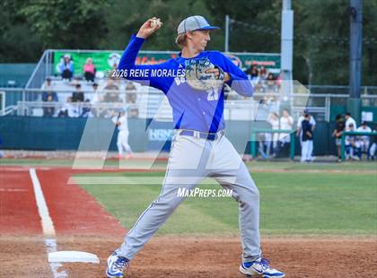Thumbnail 3 in Burbank vs Crescenta Valley photogallery.