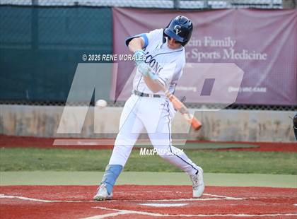 Thumbnail 2 in Burbank vs Crescenta Valley photogallery.