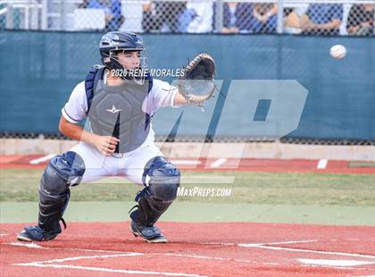 Thumbnail 2 in Burbank vs Crescenta Valley photogallery.