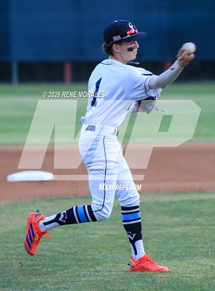 Thumbnail 2 in Burbank vs Crescenta Valley photogallery.