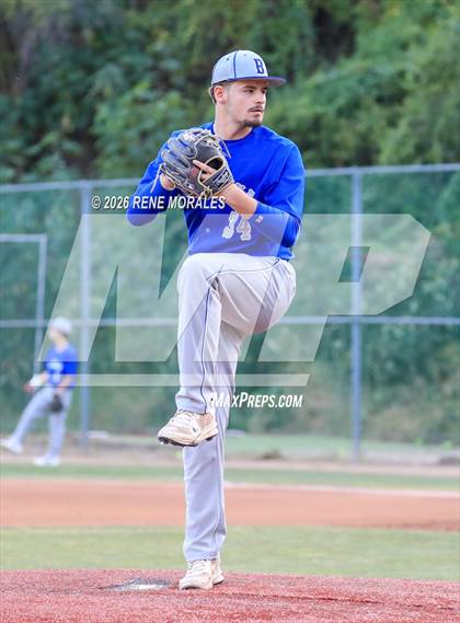 Thumbnail 1 in Burbank vs Crescenta Valley photogallery.