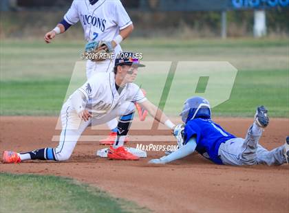 Thumbnail 3 in Burbank vs Crescenta Valley photogallery.