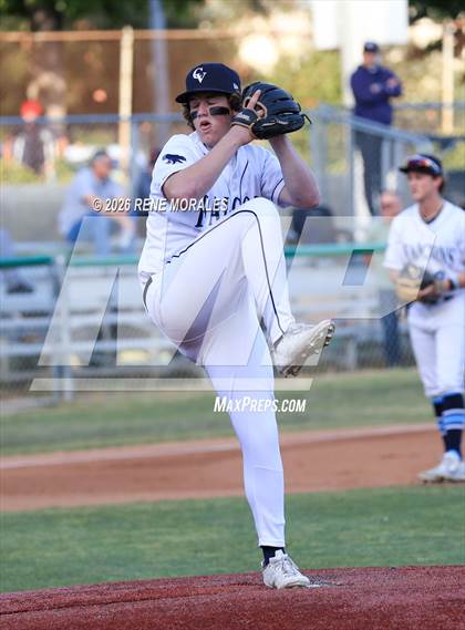 Thumbnail 3 in Burbank vs Crescenta Valley photogallery.