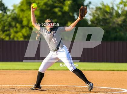 Thumbnail 3 in Deer Creek @ Edmond Memorial photogallery.
