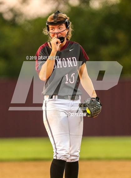 Thumbnail 2 in Deer Creek @ Edmond Memorial photogallery.