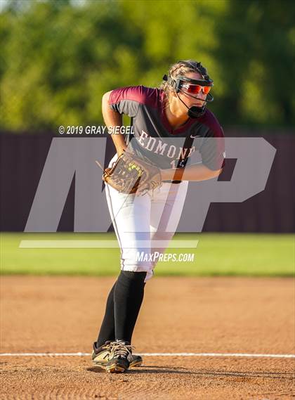 Thumbnail 2 in Deer Creek @ Edmond Memorial photogallery.