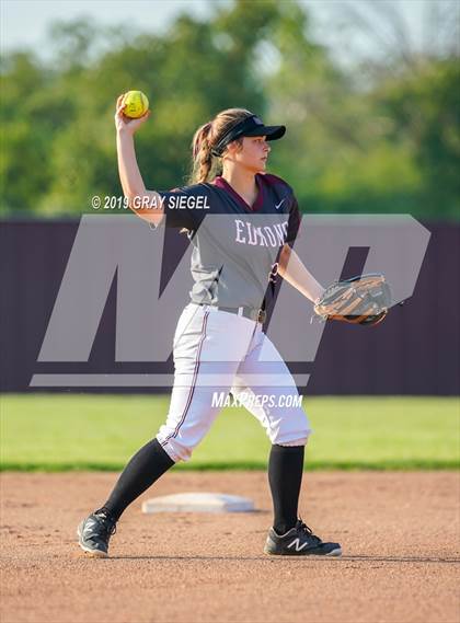 Thumbnail 3 in Deer Creek @ Edmond Memorial photogallery.