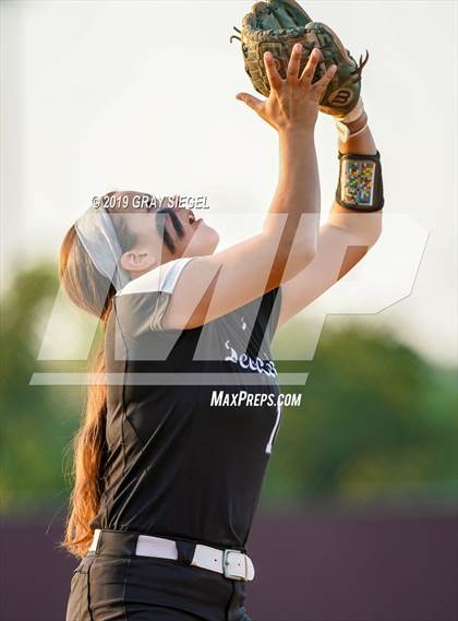 Thumbnail 2 in Deer Creek @ Edmond Memorial photogallery.