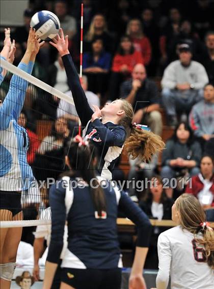 Thumbnail 2 in La Salle vs. St. Lucy's (CIF SS D2AA Final) photogallery.