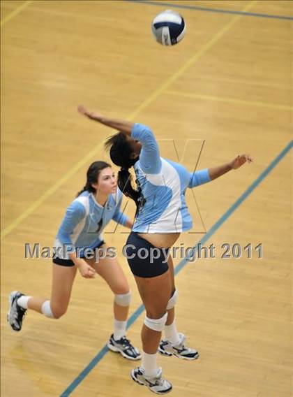 Thumbnail 1 in La Salle vs. St. Lucy's (CIF SS D2AA Final) photogallery.