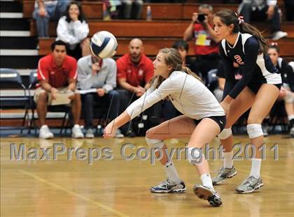 Thumbnail 2 in La Salle vs. St. Lucy's (CIF SS D2AA Final) photogallery.