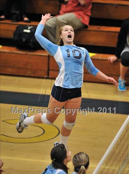 Thumbnail 3 in La Salle vs. St. Lucy's (CIF SS D2AA Final) photogallery.