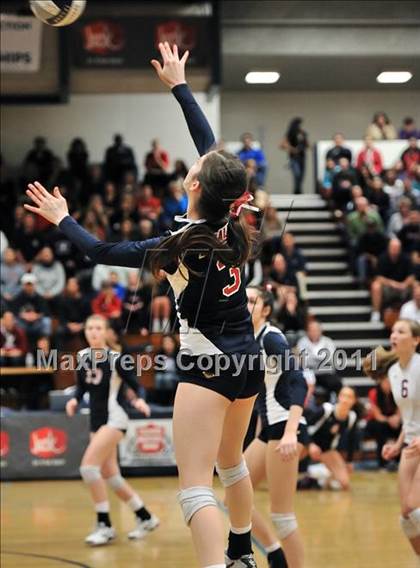Thumbnail 2 in La Salle vs. St. Lucy's (CIF SS D2AA Final) photogallery.